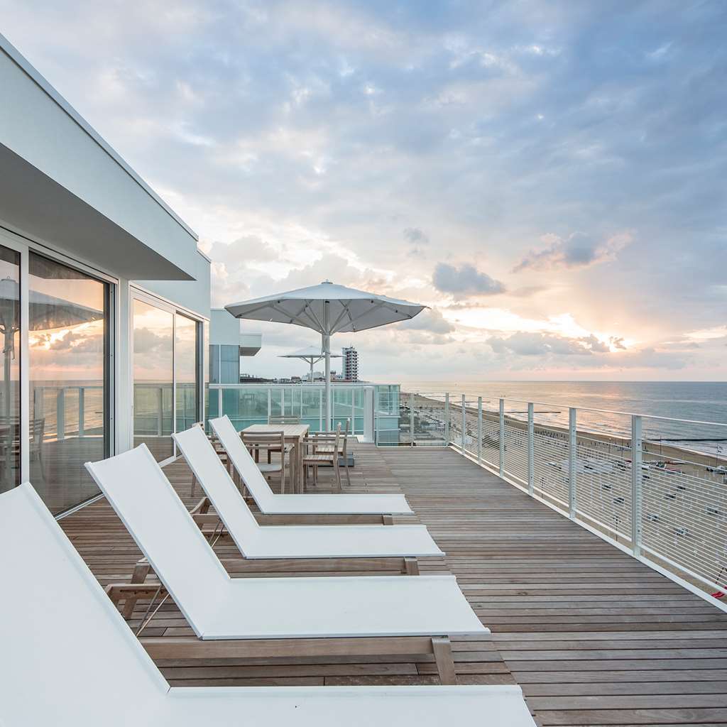 Falkensteiner Hotel & Spa Jesolo Luaran gambar The rooftop terrace at the Hotel